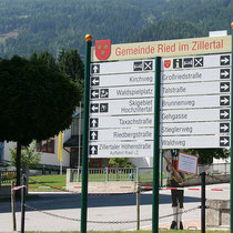 Ortsbeschilderung und Leitsystem in Ried im Zillertal