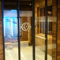 Beklebung für Glas-Schiebetüren im Ski-Restaurant Granatalm Penken