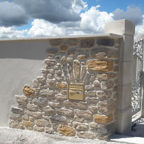 Sur mur d'allée à Pézenas, imitation pierre en cascade et fintion lisse 