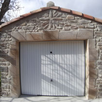 Garage en enduit imitation pierre