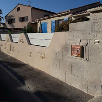 Rénovation d'une clôture en décoration pierre vue, pierre de taille et gratté rustique