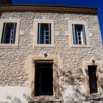 Façade maison de ville jointée et entourages du rez de chaussée rénovéees