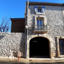 Façade en pierre jointée à la chaux