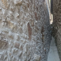 Mur en pierre rénové avec un enduit spécial pour les températures extrème