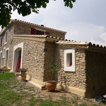 Maison de campagne rejointoyée et entourage finition taloché