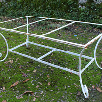 BASE TAVOLO IN FERRO BATTUTO PIENO. Prezzo € 1000.