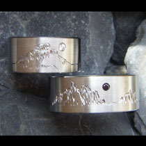 Trauringe Edelstahl mit Bergsujet eingefräst