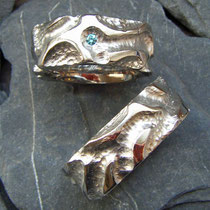 Trauringe Palladium vom Paar in Wachs geformt  und danach gegossen mit blauem Brillant