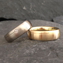 Trauringe Weissgold und Gelbgold mit Linie und Brillant