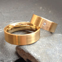 Trauringe Gelbgold schlicht mit Brillant