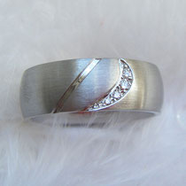 Trauring Weissgold mit Brillanten in Buchstabe D