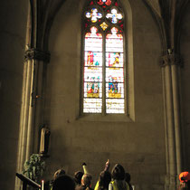 ... ses vitraux du XVe siècle fourmillent de détails à retrouver !