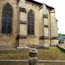 Le chœur de la collégiale a été reconstruit au XVe siècle dans le style gothique.