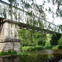 Pont métallique portant la voie ferrée - Eymoutiers (bourg)