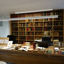 Intérieur de l'annexe de la librairie Vignes à la Font Macaire (Eymoutiers) : 15 000 titres épuisés commandables en ligne sur www.librairievignes.com