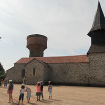 Jeu de piste La bastide royale de Masléon : il se termine par une partie de ballon-prisonnier aux abords de l'église !