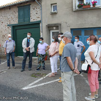 Arrêt auprès de la maison dans laquelle Raymond Poulidor séjourna en arrivant à St-Léonard (6 place du Champs de Mars), après son mariage en 1961 et dans l'attente de la construction de sa maison située près du stade qui porte aujourd'hui son nom.