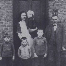 Mathieu Cobben en Elisabeth Viehmann, met hun kinderen Hein, Hugo, Zef en Marietje
