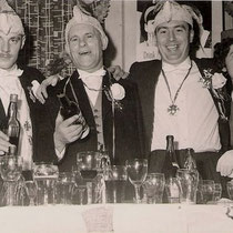 De Voasjener Jonge was het huisorkest. Tevens was er een Prinsengarde In 1975 trok voor het eerst een carnavalsoptocht door Vaesrade, en de eerste Galazitting was in 1978. 