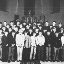 6e klas St Bavoschool 1969 - 1970  Ik de St Bavokerk met Pasen 1970  Met o.a.  Tony Bouwens, Andre Cremers, Hub Eikenboom, Cor Frijns, Hub van Grinsven, Henk Meuders, Rob Polen, Wiel Ritzen