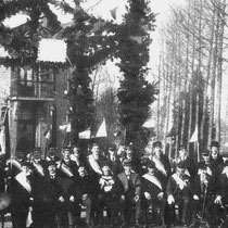 Schutterij Vaesrade voor cafe Voncken ter gelegenheid van de installatie van burgemeester Cremers van Nuth 8 februari 1917
