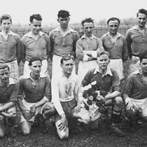 Minor 1 kampioen 3e klasse 1952  zittend v.l.n.r. Louis Coenen, Giel Ritzen, Sjeng Smeets, Frans Merckx en Sjef Beerkens. staande v.l.n.r.:  Wim Derks, Mathieu van Kan (speler/trainer), Hub Gerards, Xevé Vonken, Nol Mengelers, Frans. Schoffelen 