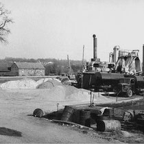 ENSINK asfaltmolen aangedreven door stoom en een capaciteit van 15 ton/uur. 
