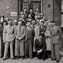 nog dezelfde dag (27 juni 1918) trokken de drie langs de deuren in het dorp om steun te vragen voor hun gloednieuwe club Gespeeld werd op verschillende weilanden Dan de Naanhof, vervolgens de Thullerhei, daarna Kathagen om tenslotte te eindigen in Reijmer