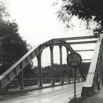 In de jaren dertig van de vorige eeuw werd de eerste gelaste spoorbrug van Nederland in Nuth gebouwd .  Daarvoor werden ijzeren spoorbruggen met klinknagels in elkaar gezet