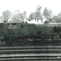 Stoomloc SM48 met lege kolenwagons klaar voor vertek naar Staatsmijn Emma