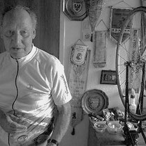 Na zijn actieve loopbaan trad Jan Willemsen veel op als mecanicien, en hij ging in die hoedanigheid ook mee naar onder andere, de Tour de l'Avenir en de Tour de France. Daarnaast heeft hij aan de wieg gestaan,  van de succesvolle carriere van Huub Harings