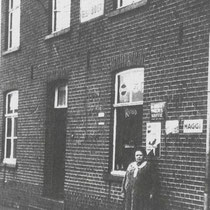 Winkel van Mevr. Oensels - Coenen, in de St. Servatiusstraat 17