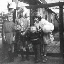 Thea, Marij en Alex de Rooij, met Henriët Luijbrechts  Met dank aan Marij de Rooij