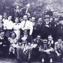 Het kerkkoor met aanhang tijdens een reisje naar Duitsland in 1950