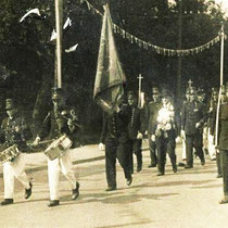1936 Processie Nuth  met trommels Niek en Gerrit Meijers commandant Meijers koning B Sormanie links Bosch rechts J. Brassé