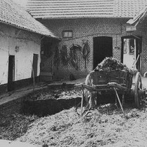Het erf van boerderij Dewez in Grijzegrubben