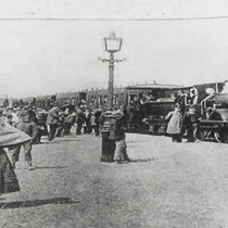 Op donderdag 30 april vond de feestelijke opening van de spoorlijn plaats De feesttrein met alléén notabelen vertrok om 10 uur in Sittard