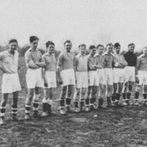 Minor 1 1950  v.l.n.r. F. Schoffelen, J. Hogeveen, W. Schoffelen, J. Beerkens,  J. Derks, J. Sormani, J. Munnecom,  B. Custers, H. Gerards, J. Smeets...&...M. Cobben...&...J. Tillmans
