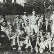 Jeugd 1932 - 1933  Vankan, Bertrand, Rirley Gerards, Smeets, Grein, Voncken, Bertrand  Foto is genomen op het terrein bij het station
