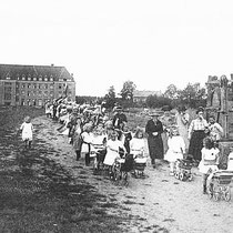 Kinderoptocht t.g.v. het 25 jarig regeringsjubileum van Koningin Wilhelmina september 1923