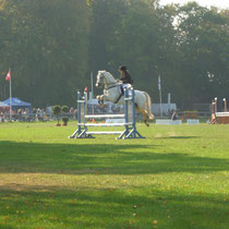 Marliese und Monty im E-Springen