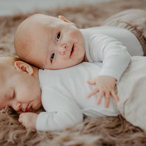 Newbornfotografie | Babyfotos |Zwillinge | Säugling | Homestory | Portraitfotografin Rebecca Adloff |  Ruhrgebiet, Essen, Bochum, Düsseldorf, Köln, Hamminkeln NRW