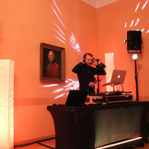 cooler neuer DJ Tisch :)