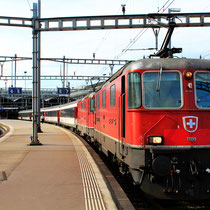 Re 4/4 II 11199 und eine zweite in Luzern, 04.06.2016