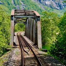 Norwegen Schiene Zug Brücke