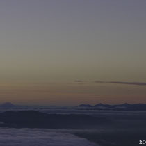 富士山と南アルプスの山々　5:04am.