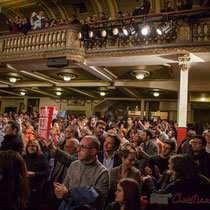 5 Un public qui applaudit longuement les orateurs et intervenantes soutenant Benoît Hamon. Théâtre Fémina, Bordeaux #benoithamon2017