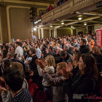 4 Un public qui applaudit longuement les orateurs et intervenantes soutenant Benoît Hamon. Théâtre Fémina, Bordeaux #benoithamon2017