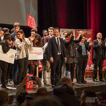 6 En présence des Jeunes Socialites, Benoît Hamon salue le public et savoure ce moment unique. Théâtre Fémina, Bordeaux #benoithamon2017