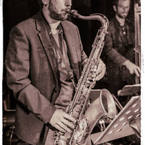 Paul Robert, saxophones; Carmen in Swing